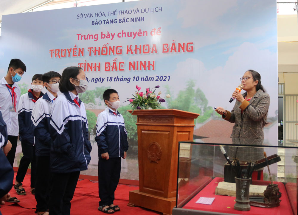 Bac Ninh organizes mobile exhibition on academic tradition